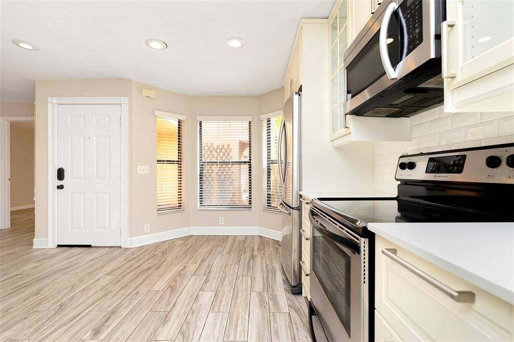 Active With Contract: $2,200 (2 beds, 2 baths, 1075 Square Feet)
