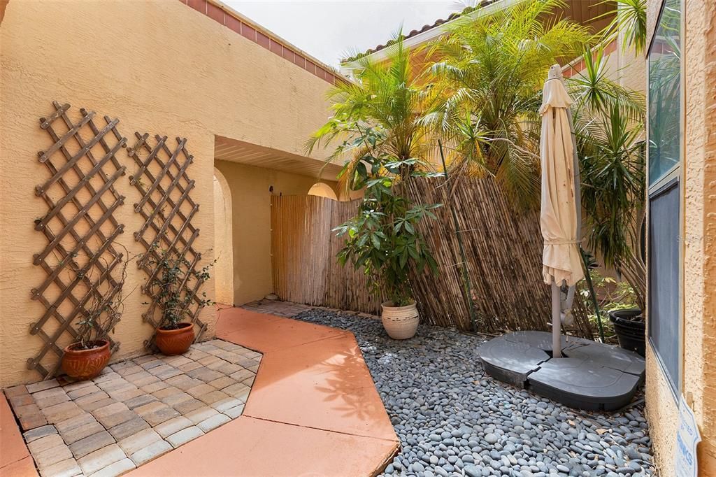 Active With Contract: $2,200 (2 beds, 2 baths, 1075 Square Feet)