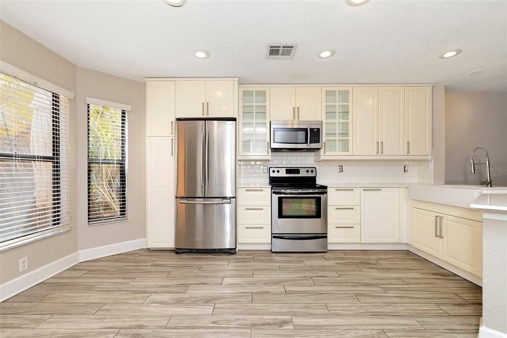 Active With Contract: $2,200 (2 beds, 2 baths, 1075 Square Feet)