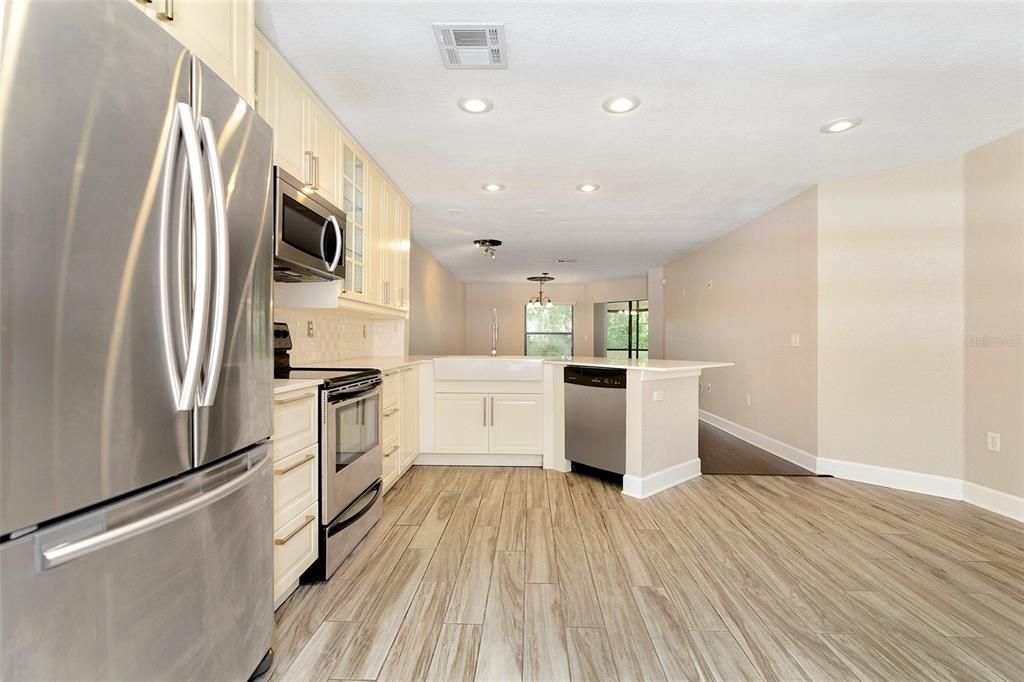 Active With Contract: $2,200 (2 beds, 2 baths, 1075 Square Feet)