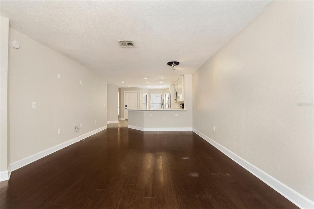 Active With Contract: $2,200 (2 beds, 2 baths, 1075 Square Feet)
