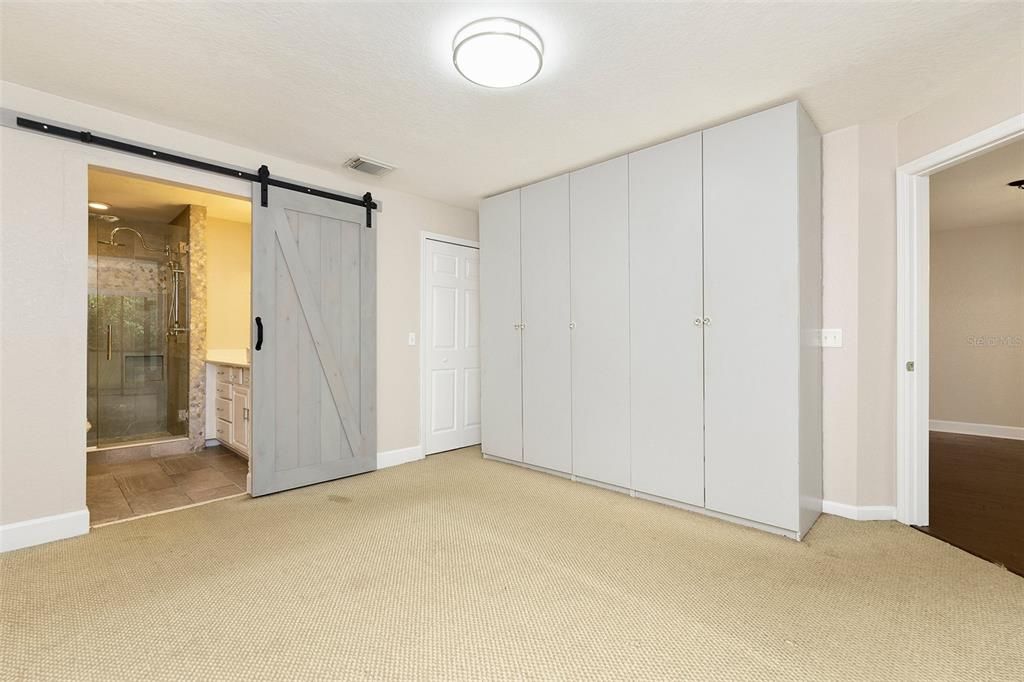 Active With Contract: $2,200 (2 beds, 2 baths, 1075 Square Feet)