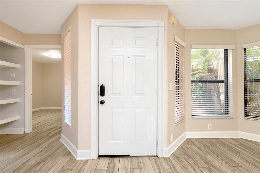 Active With Contract: $2,200 (2 beds, 2 baths, 1075 Square Feet)