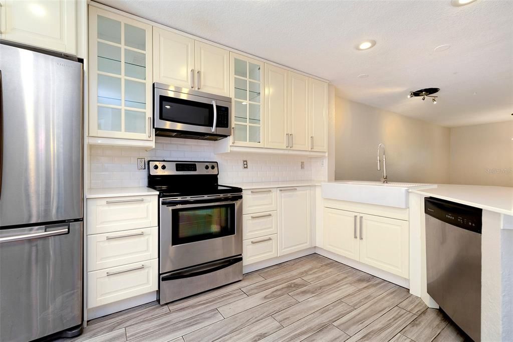 Active With Contract: $2,200 (2 beds, 2 baths, 1075 Square Feet)