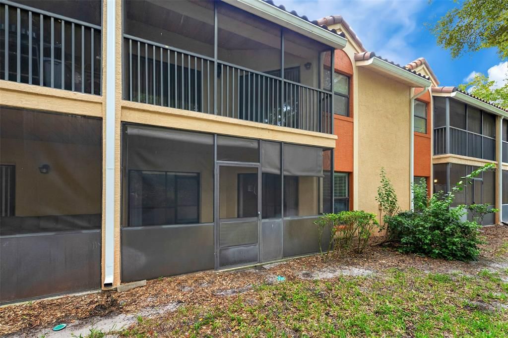 Active With Contract: $2,200 (2 beds, 2 baths, 1075 Square Feet)