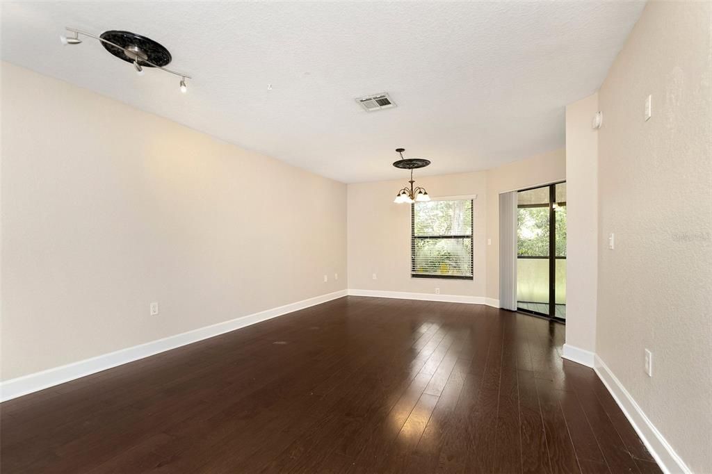 Active With Contract: $2,200 (2 beds, 2 baths, 1075 Square Feet)