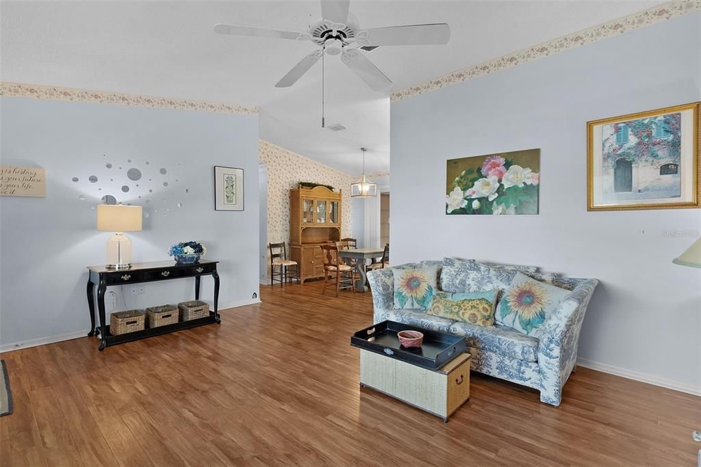 En Venta: $214,900 (2 camas, 2 baños, 1008 Pies cuadrados)