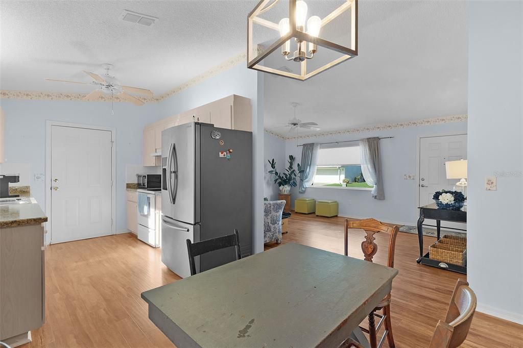 En Venta: $214,900 (2 camas, 2 baños, 1008 Pies cuadrados)