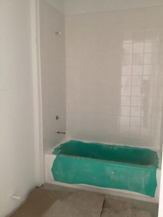 合同活跃: $449,990 (4 贝兹, 2 浴室, 1903 平方英尺)