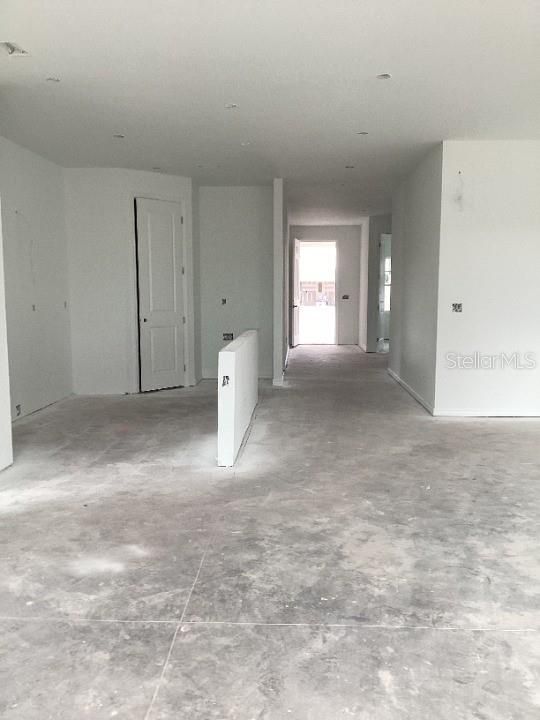 合同活跃: $449,990 (4 贝兹, 2 浴室, 1903 平方英尺)