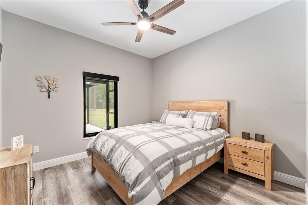 待售: $950,000 (4 贝兹, 2 浴室, 1880 平方英尺)