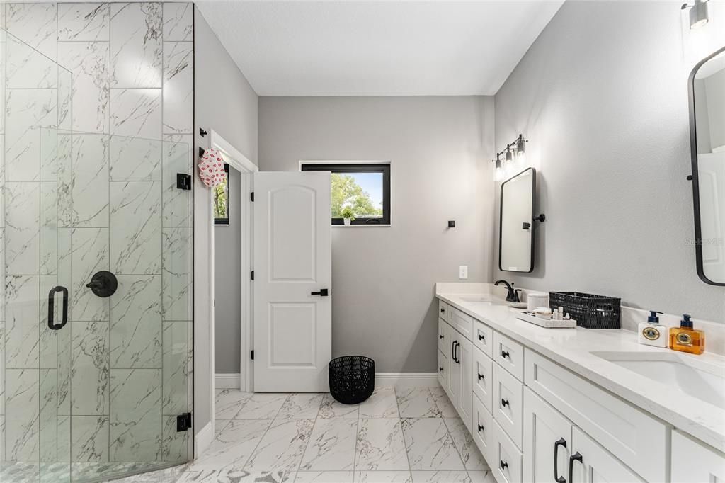 待售: $950,000 (4 贝兹, 2 浴室, 1880 平方英尺)