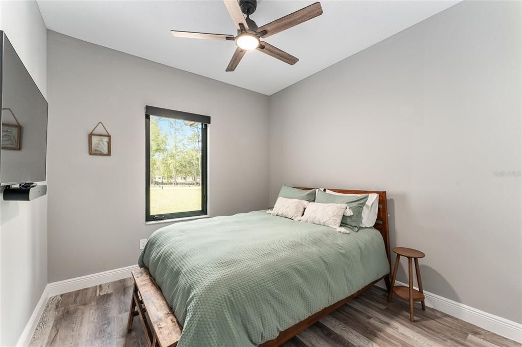 待售: $950,000 (4 贝兹, 2 浴室, 1880 平方英尺)