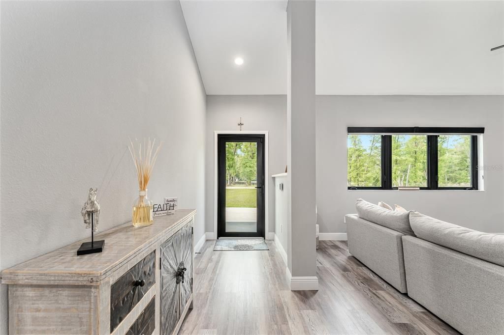 待售: $950,000 (4 贝兹, 2 浴室, 1880 平方英尺)