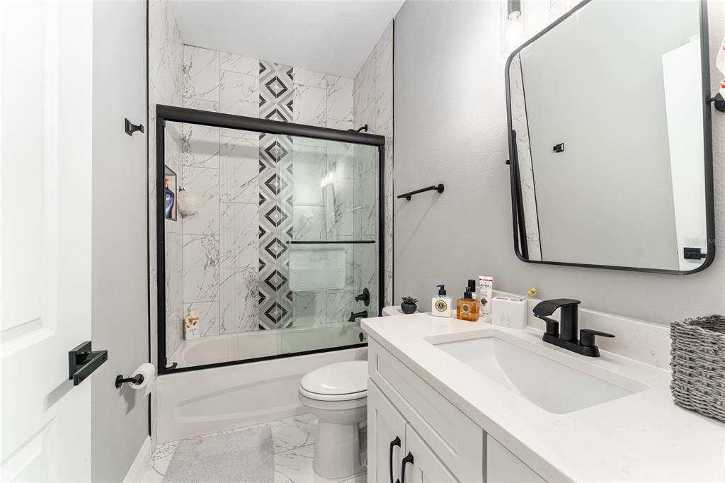 待售: $950,000 (4 贝兹, 2 浴室, 1880 平方英尺)