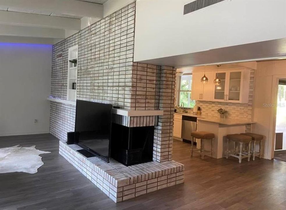 For Rent: $3,300 (3 beds, 2 baths, 2242 Square Feet)