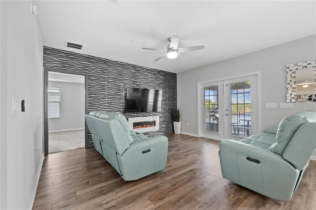 For Sale: $478,500 (5 beds, 3 baths, 3200 Square Feet)