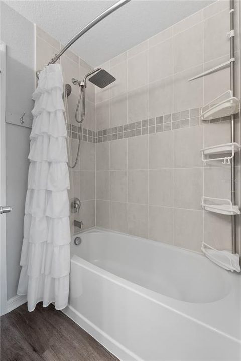 For Sale: $478,500 (5 beds, 3 baths, 3200 Square Feet)