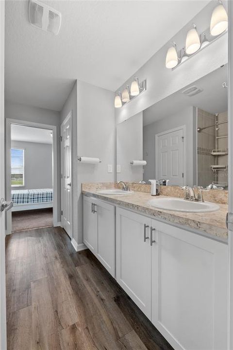 For Sale: $478,500 (5 beds, 3 baths, 3200 Square Feet)