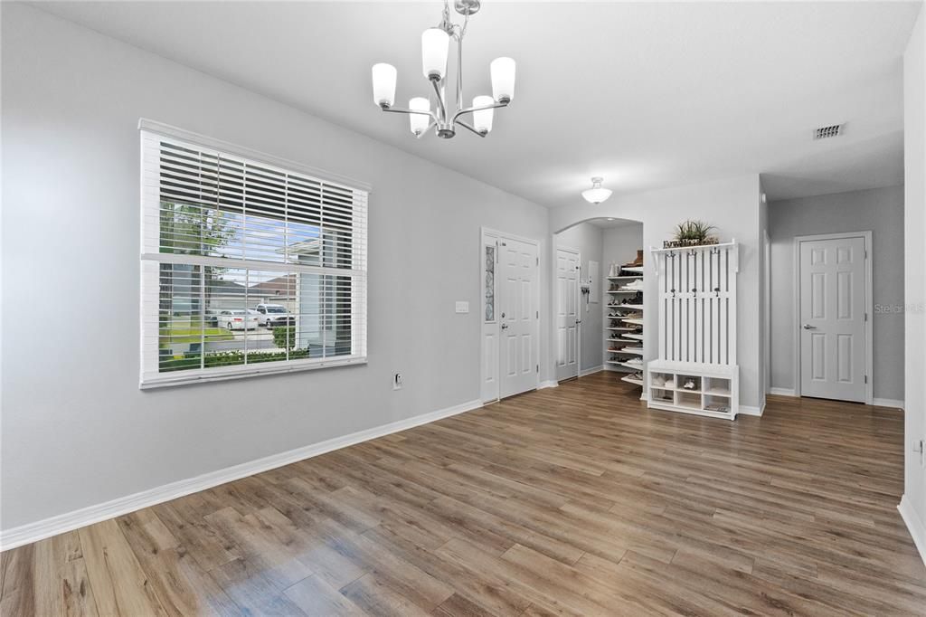 For Sale: $478,500 (5 beds, 3 baths, 3200 Square Feet)