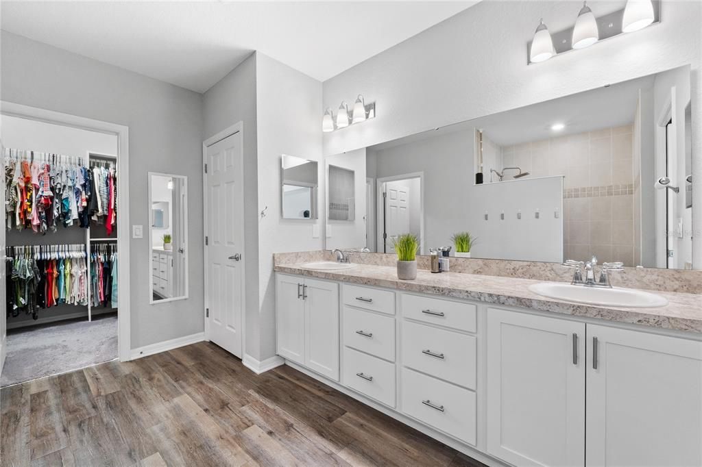 For Sale: $478,500 (5 beds, 3 baths, 3200 Square Feet)