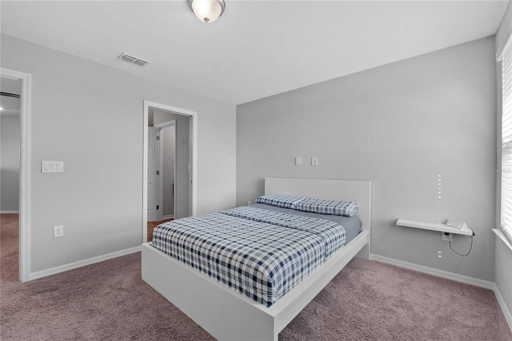 For Sale: $478,500 (5 beds, 3 baths, 3200 Square Feet)