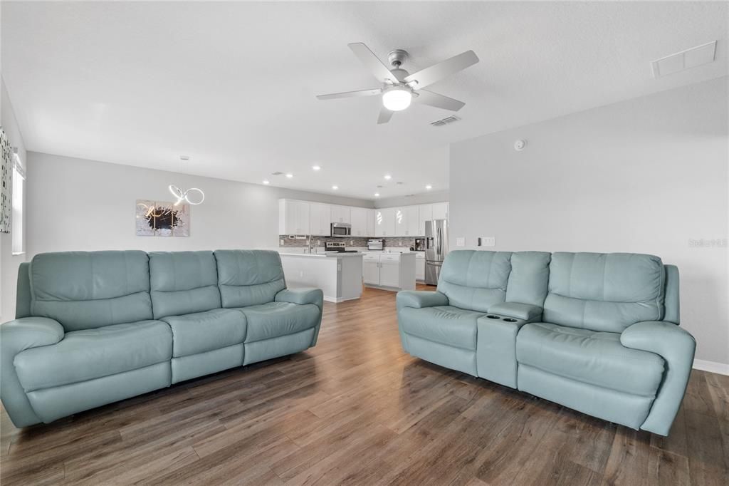 For Sale: $478,500 (5 beds, 3 baths, 3200 Square Feet)