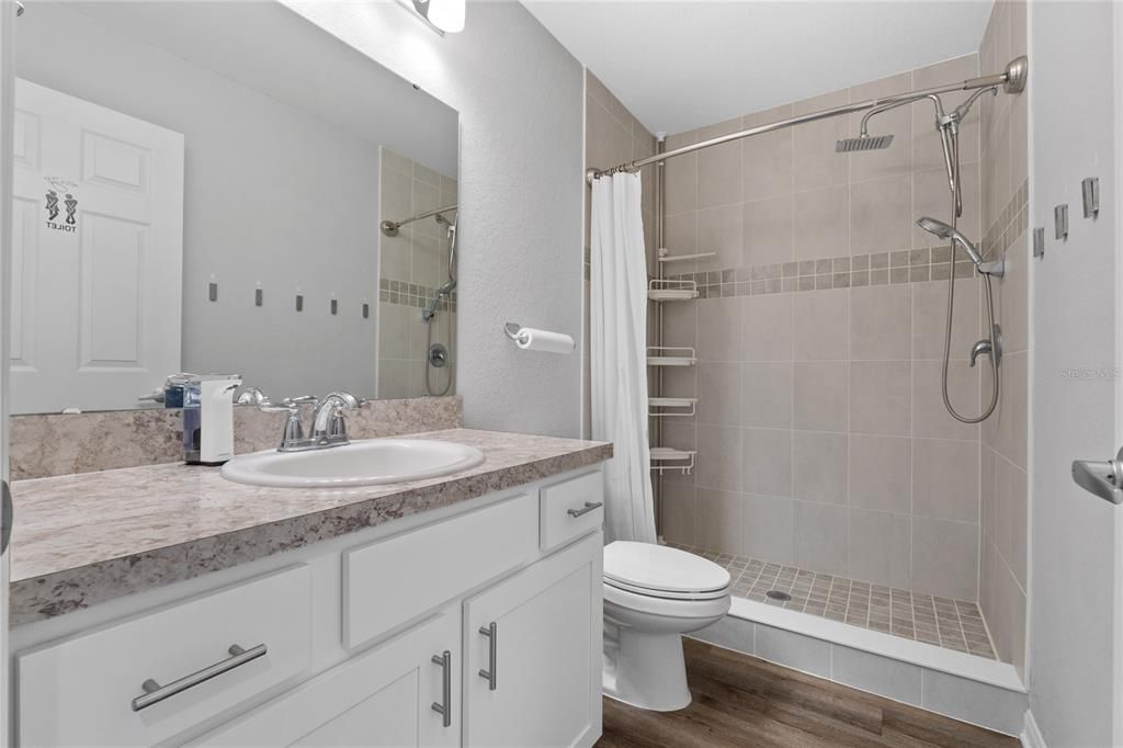 For Sale: $478,500 (5 beds, 3 baths, 3200 Square Feet)