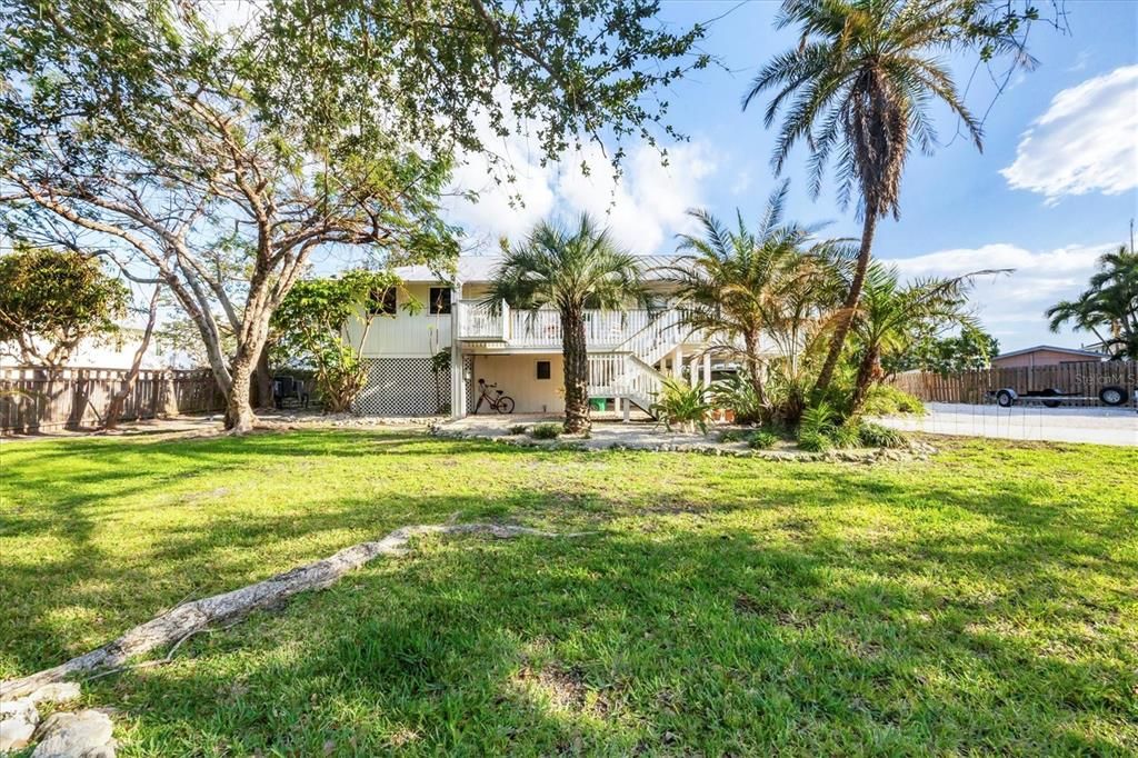 出租: $4,200 (4 贝兹, 3 浴室, 2047 平方英尺)