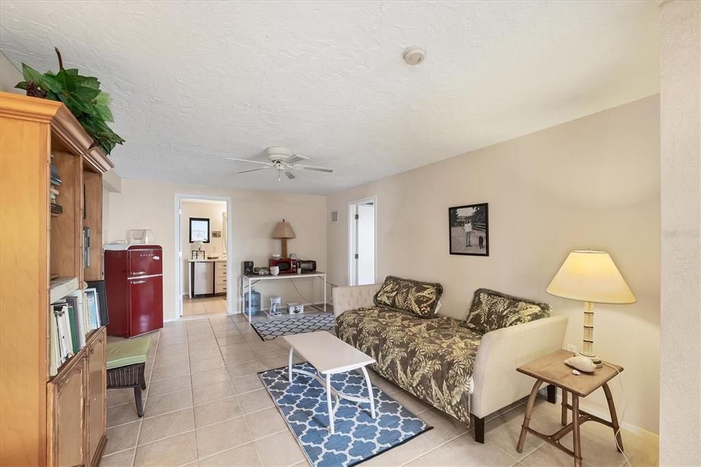 出租: $4,200 (4 贝兹, 3 浴室, 2047 平方英尺)