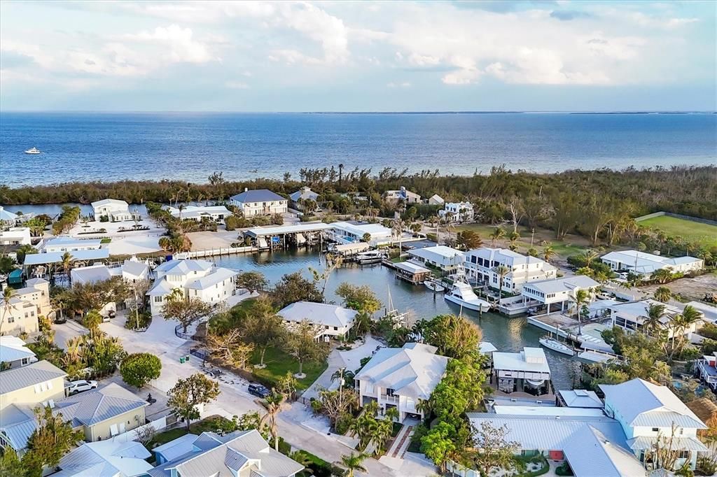 出租: $4,200 (4 贝兹, 3 浴室, 2047 平方英尺)