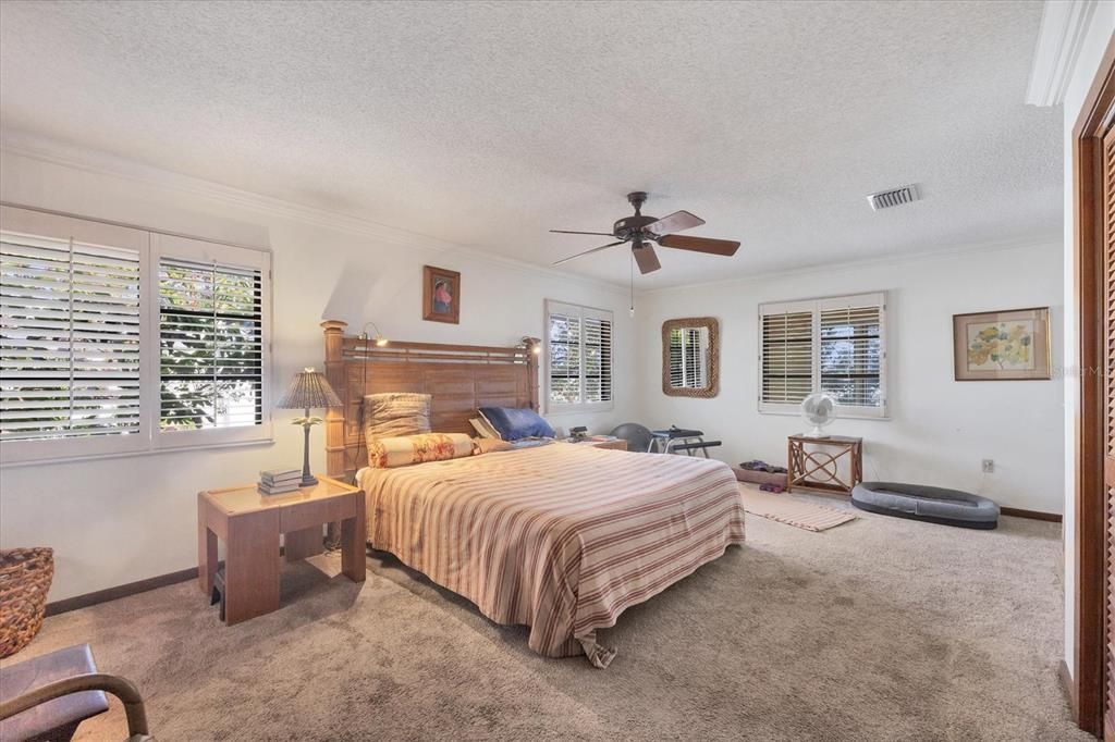 出租: $4,200 (4 贝兹, 3 浴室, 2047 平方英尺)