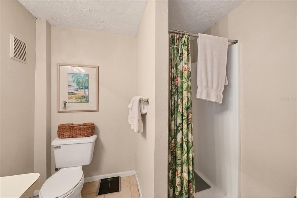 出租: $4,200 (4 贝兹, 3 浴室, 2047 平方英尺)