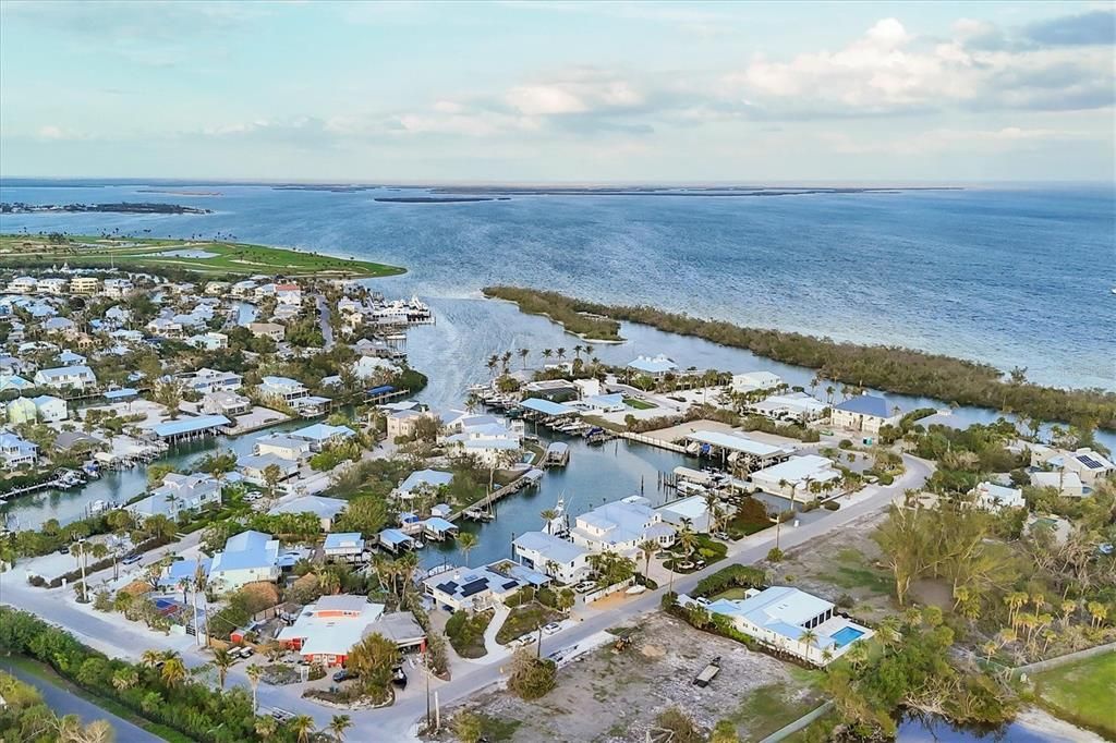 出租: $4,200 (4 贝兹, 3 浴室, 2047 平方英尺)