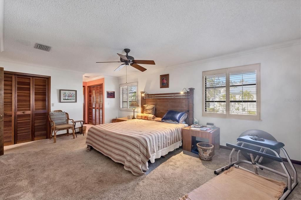 出租: $4,200 (4 贝兹, 3 浴室, 2047 平方英尺)