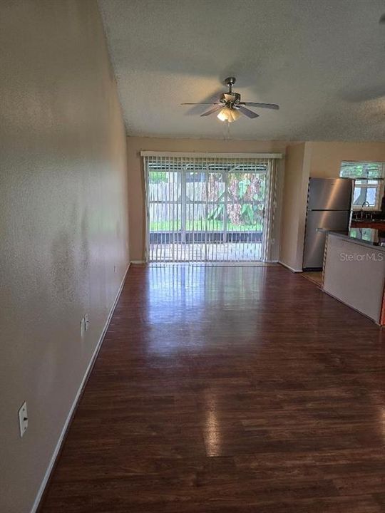 Под контрактом: $239,000 (2 спален, 2 ванн, 1075 Квадратных фут)