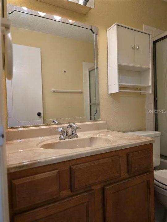 Под контрактом: $239,000 (2 спален, 2 ванн, 1075 Квадратных фут)