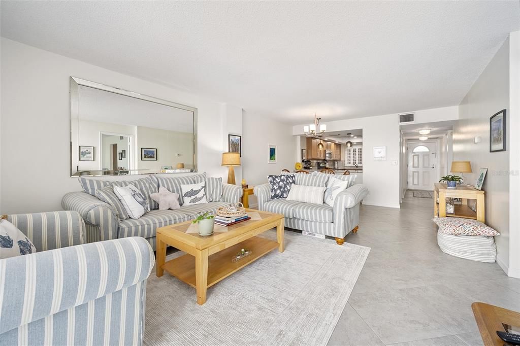 待售: $480,000 (2 贝兹, 2 浴室, 1131 平方英尺)