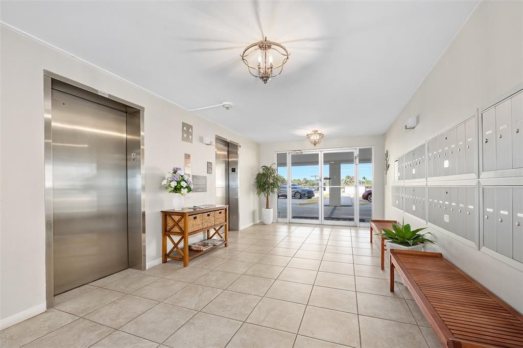 待售: $480,000 (2 贝兹, 2 浴室, 1131 平方英尺)