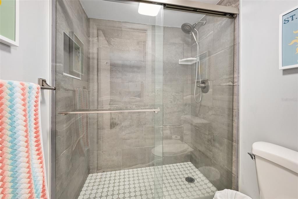 待售: $480,000 (2 贝兹, 2 浴室, 1131 平方英尺)