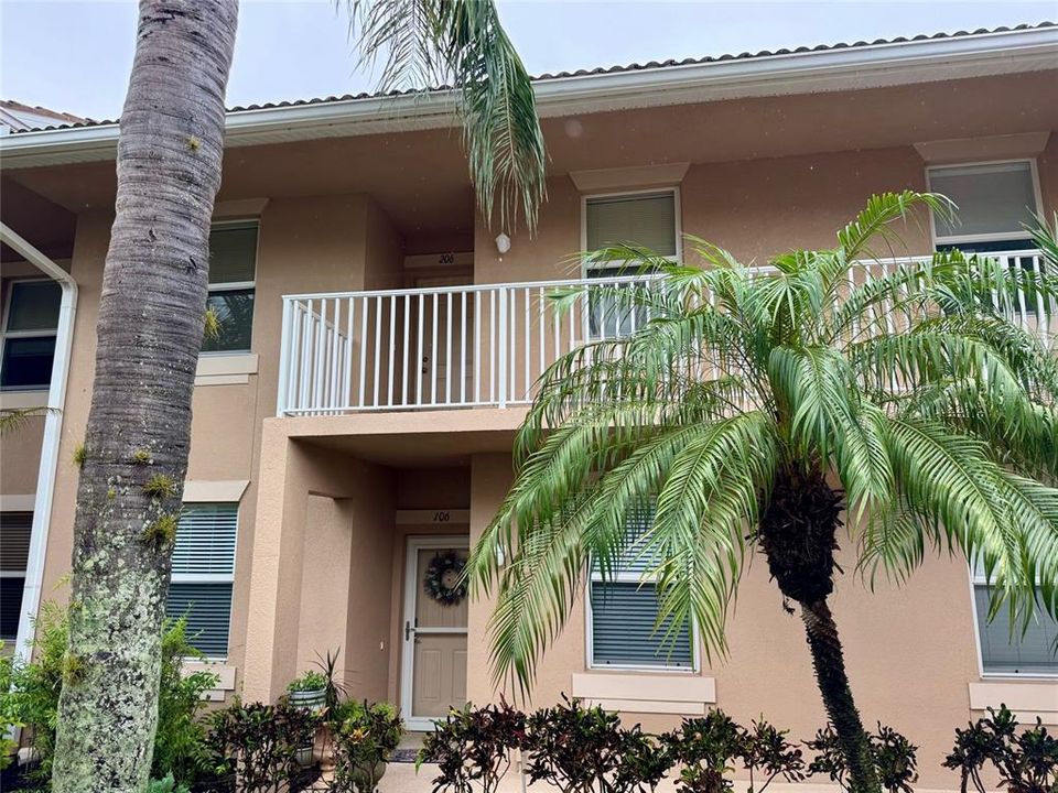 Active With Contract: $235,000 (2 beds, 2 baths, 1226 Square Feet)