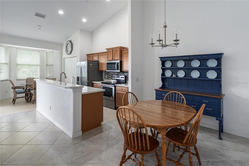 Active With Contract: $235,000 (2 beds, 2 baths, 1226 Square Feet)