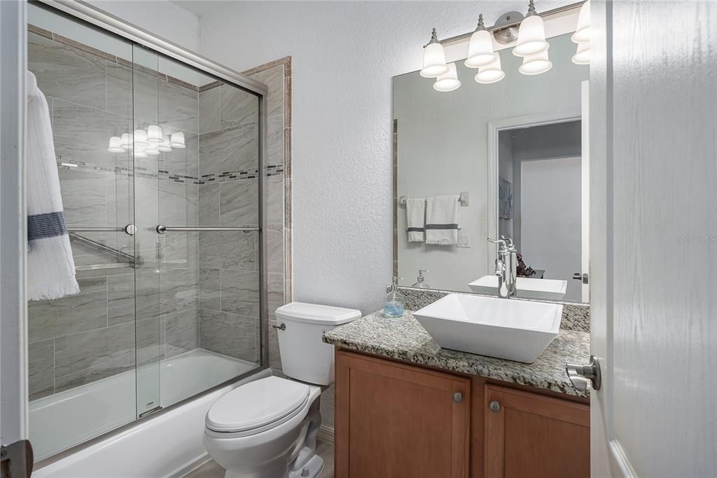 Active With Contract: $235,000 (2 beds, 2 baths, 1226 Square Feet)