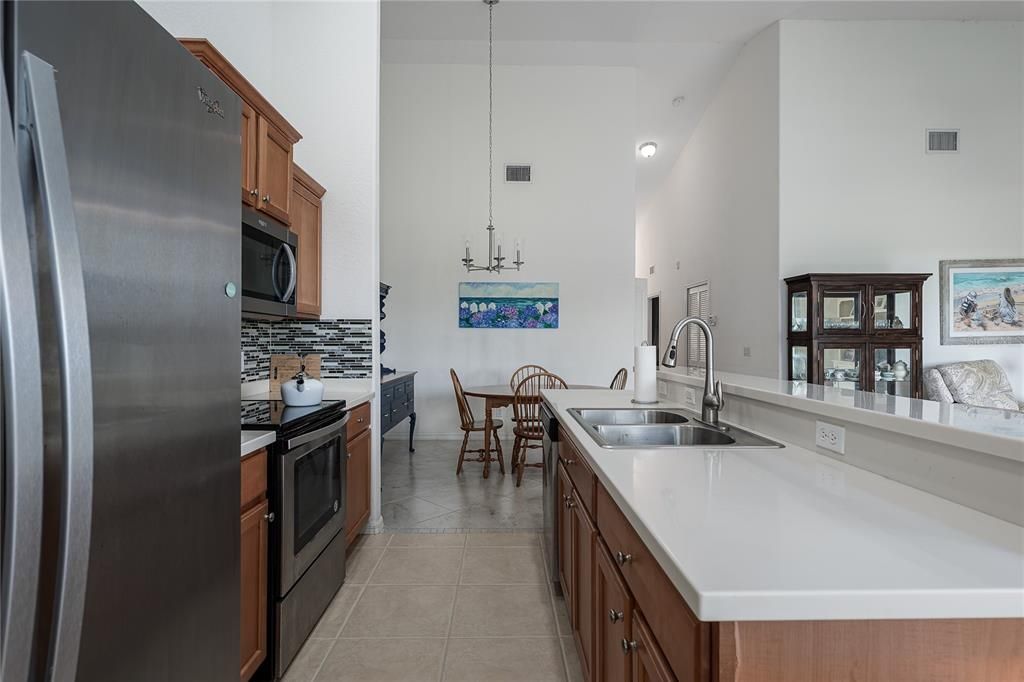 Active With Contract: $235,000 (2 beds, 2 baths, 1226 Square Feet)