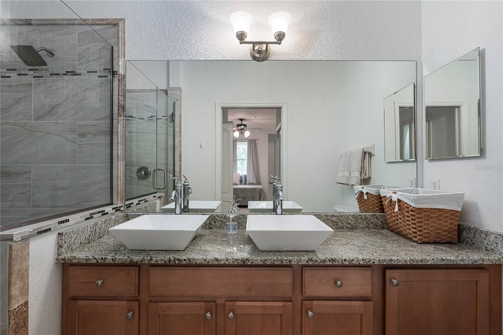 Active With Contract: $235,000 (2 beds, 2 baths, 1226 Square Feet)