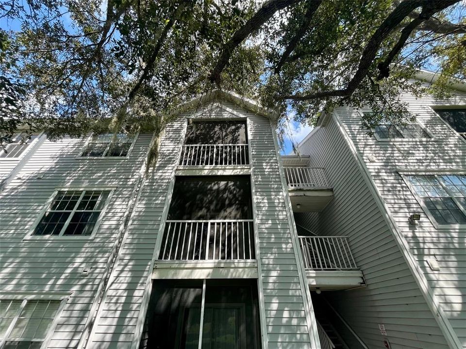 Active With Contract: $1,150 (1 beds, 1 baths, 733 Square Feet)