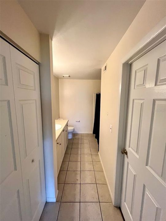 Active With Contract: $1,150 (1 beds, 1 baths, 733 Square Feet)