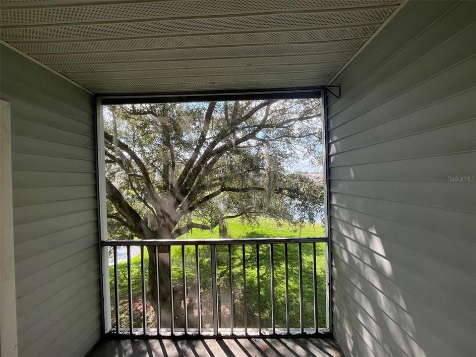 Active With Contract: $1,150 (1 beds, 1 baths, 733 Square Feet)