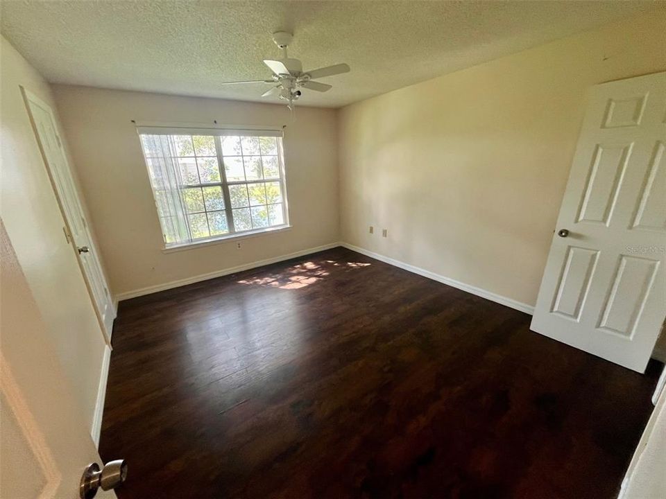 Active With Contract: $1,150 (1 beds, 1 baths, 733 Square Feet)