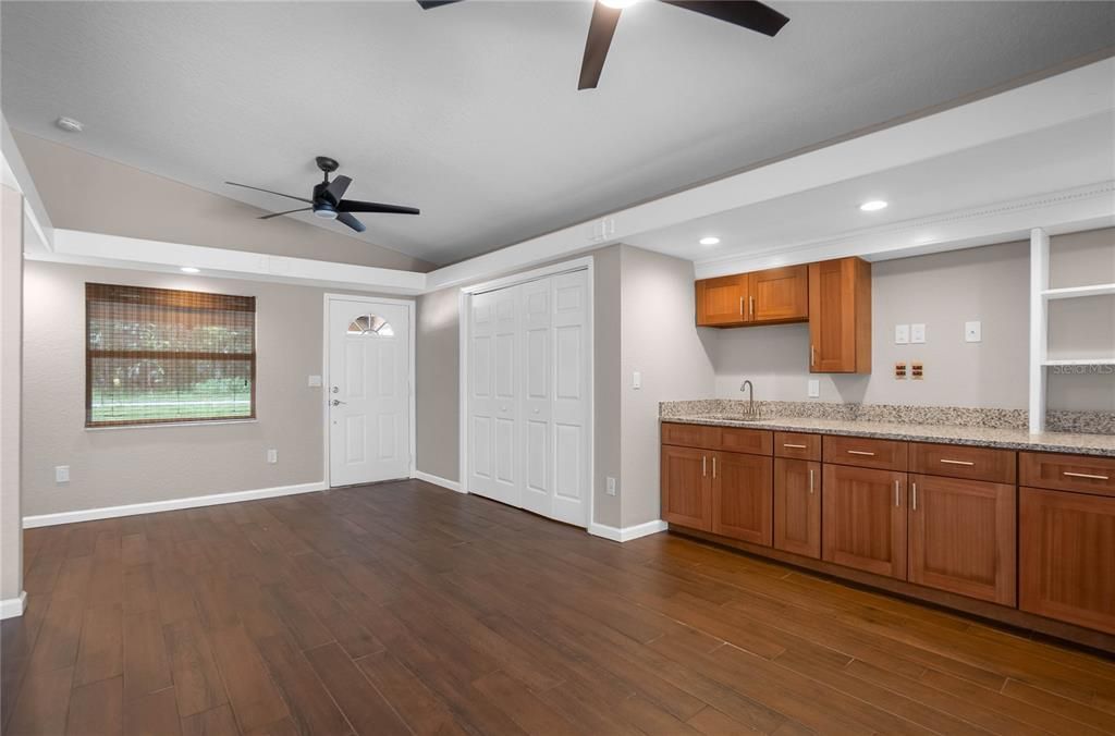 На продажу: $235,000 (3 спален, 1 ванн, 1674 Квадратных фут)